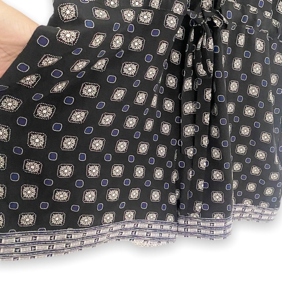 Sea New York 100% Silk Boho Geometric Navy Cream Sleeveless Romper Button Front - Picture 5 of 11